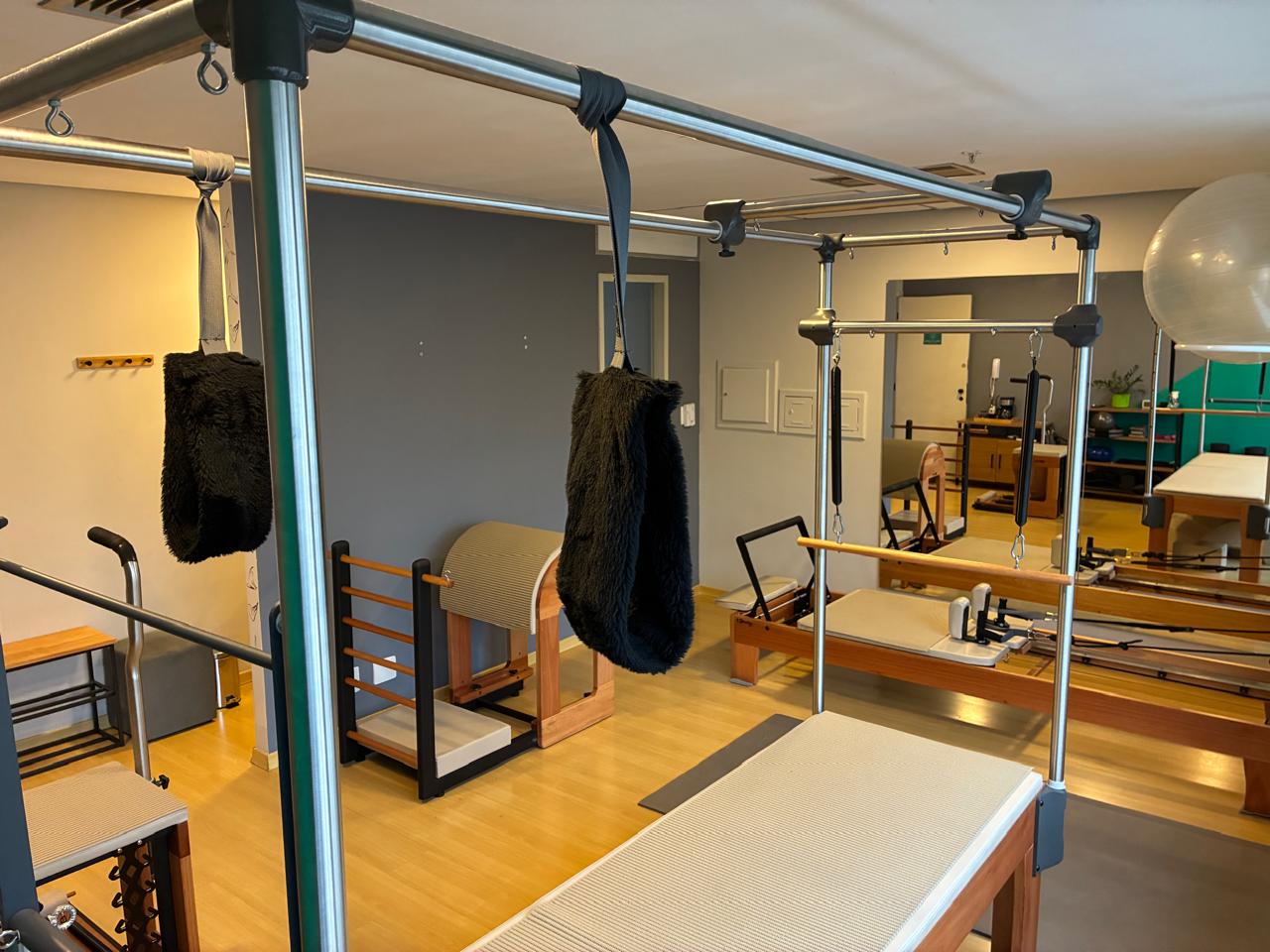 Cadillac e aparelhos de pilates do estúdio Voll Perdizes